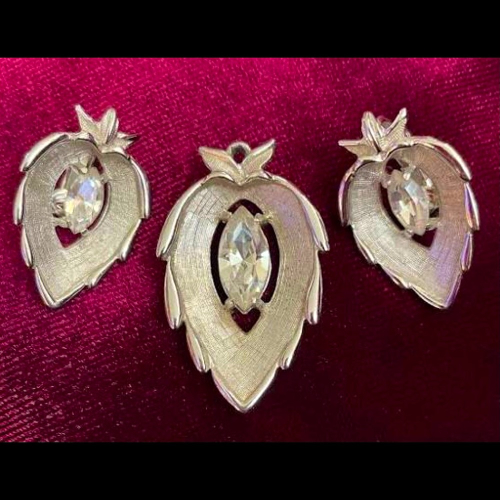 SARAH COVENTRY SILVER PENDANT AND CLIP EARRINGS